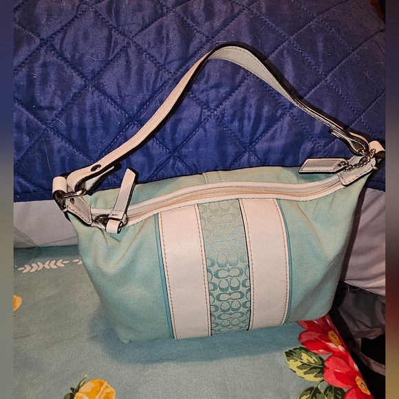 EC. Never Used Coach shoulder bag with free dust bag - Picture 5 of 6